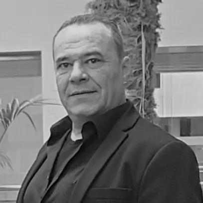 Fernando cantando con FerVoz